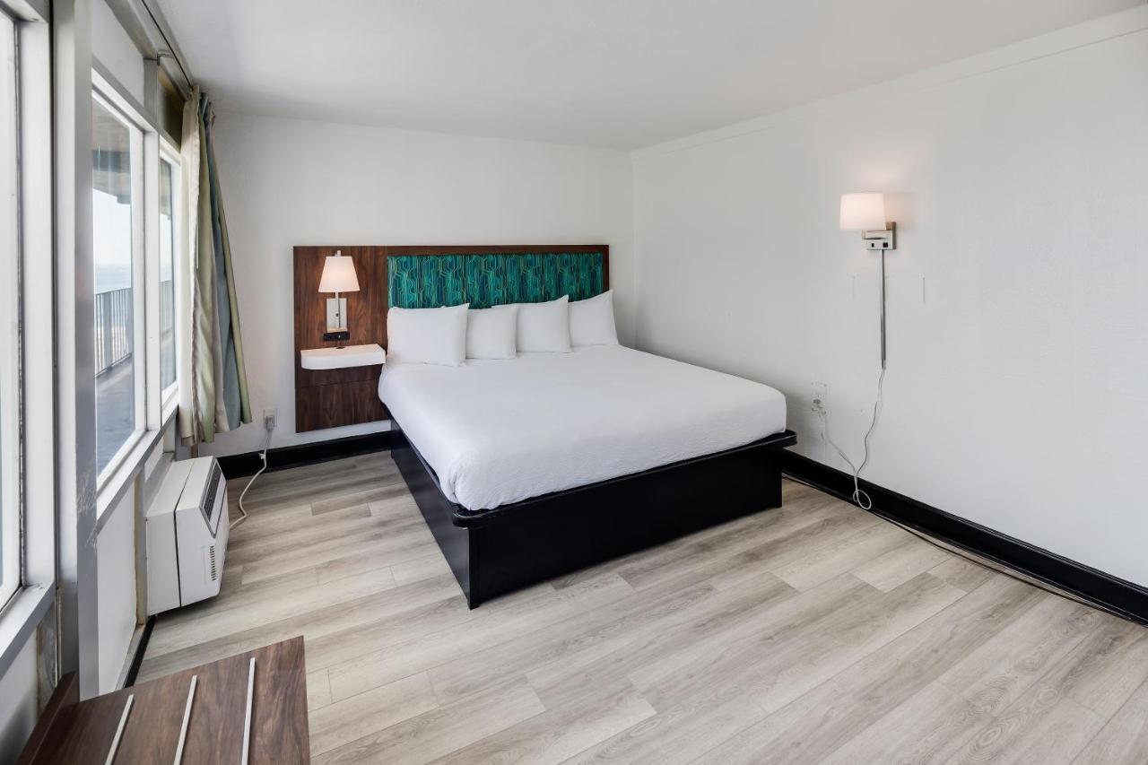Blu Atlantic Hotel & Suites Миртл-Бич Экстерьер фото
