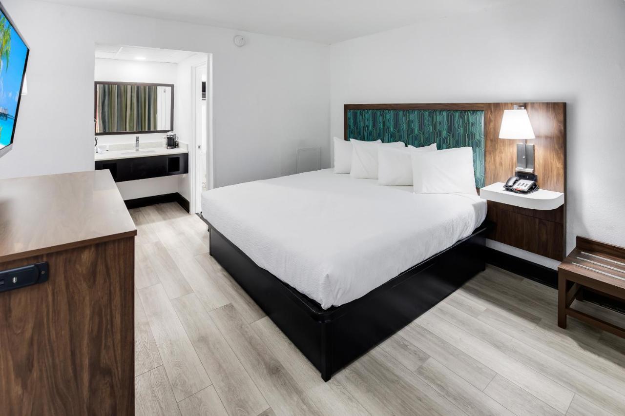 Blu Atlantic Hotel & Suites Миртл-Бич Экстерьер фото