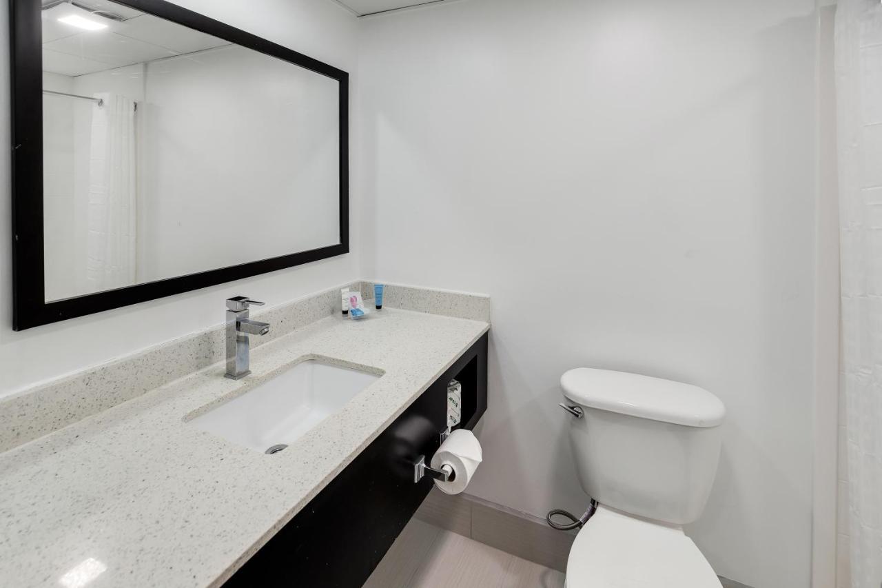 Blu Atlantic Hotel & Suites Миртл-Бич Экстерьер фото
