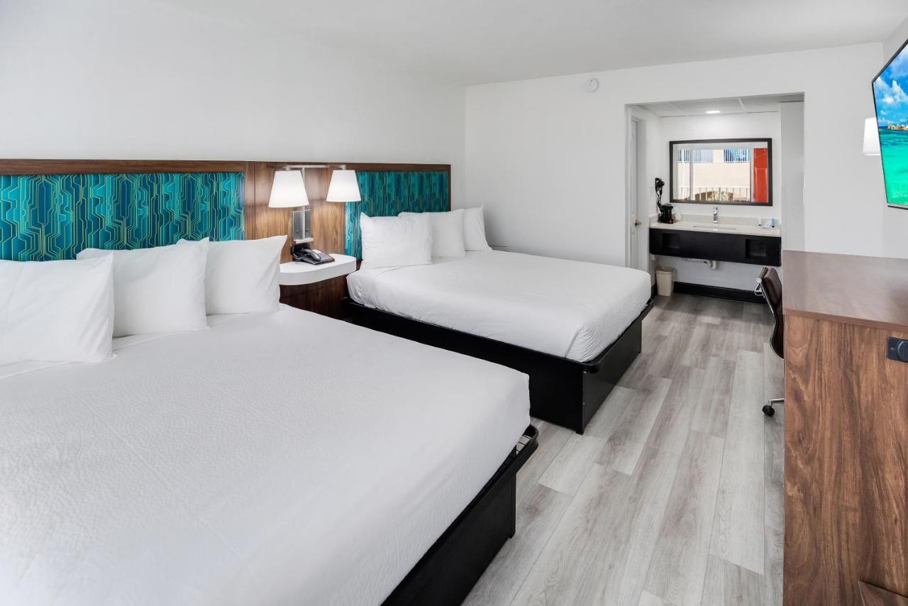 Blu Atlantic Hotel & Suites Миртл-Бич Экстерьер фото