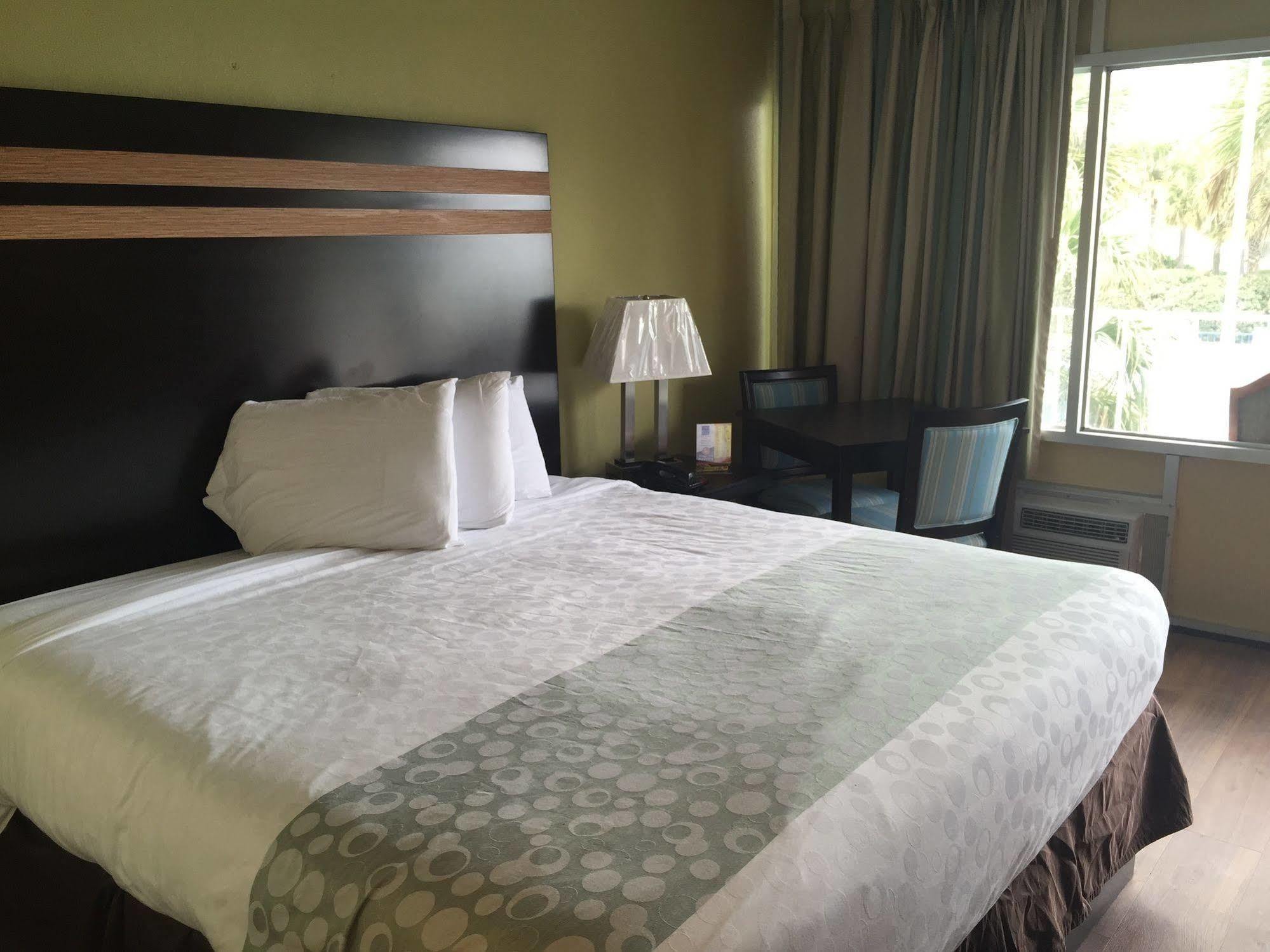 Blu Atlantic Hotel & Suites Миртл-Бич Экстерьер фото